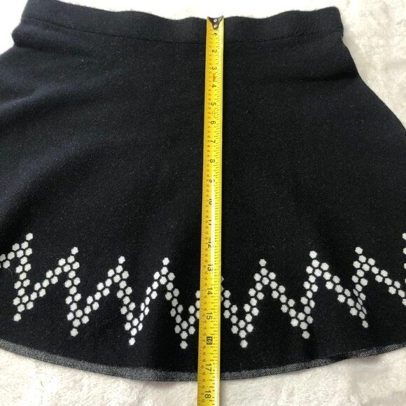 Candies Black Flared Mini Skirt with White Chevron Pattern Large - Picture 5 of 6